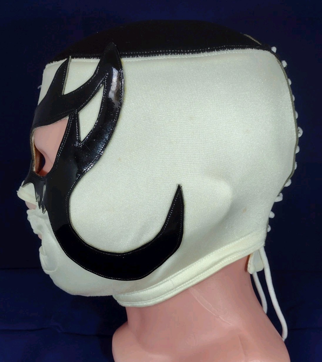 Universo 2000. CMLL, AAA. Professional Mask in White and Black...