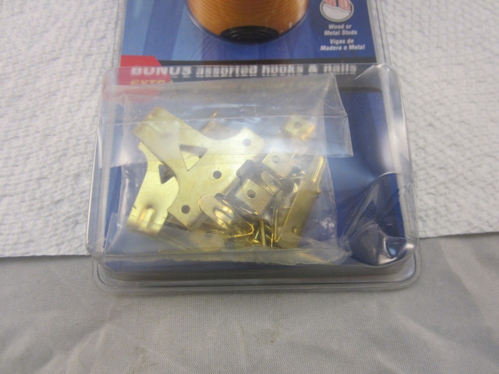 Zircon StudSensor Pro25 Stud Finder & Picture Hanging Kit w/ Assorted Hooks NEW