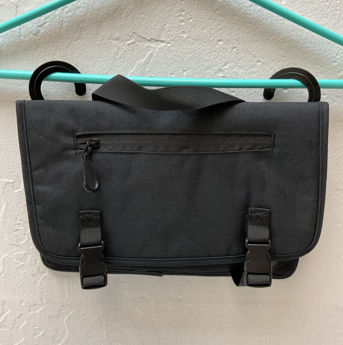 Airplane Seatback Pocket Organizer – Clean & Convenient Storage Space