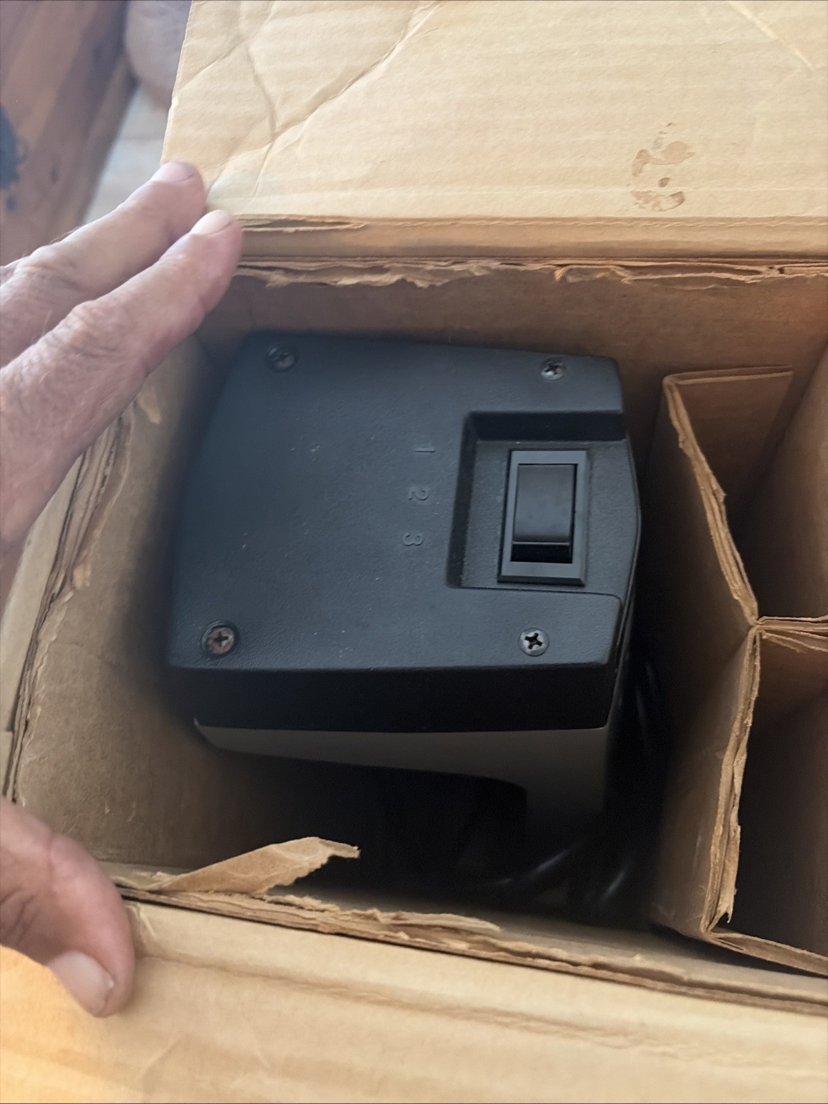 HAMILTON BEACH COMMERCIAL 3 SPEED 936 19.5" STANDING SPINDLE SHAKE DRINK MIXER