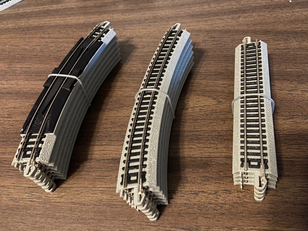 Bachmann N Scale EZ-Track complete oval. New.