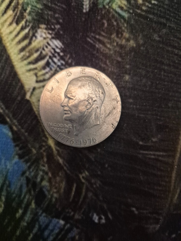BICENTENNIAL SILVER DOLLAR **RARE**NO MINT MARK**