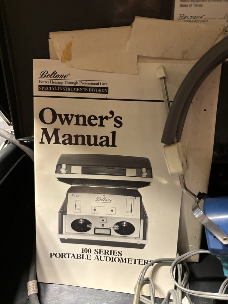 Beltone Model 119 Portable Hearing Test Audiometer W/ Headset & Push Button