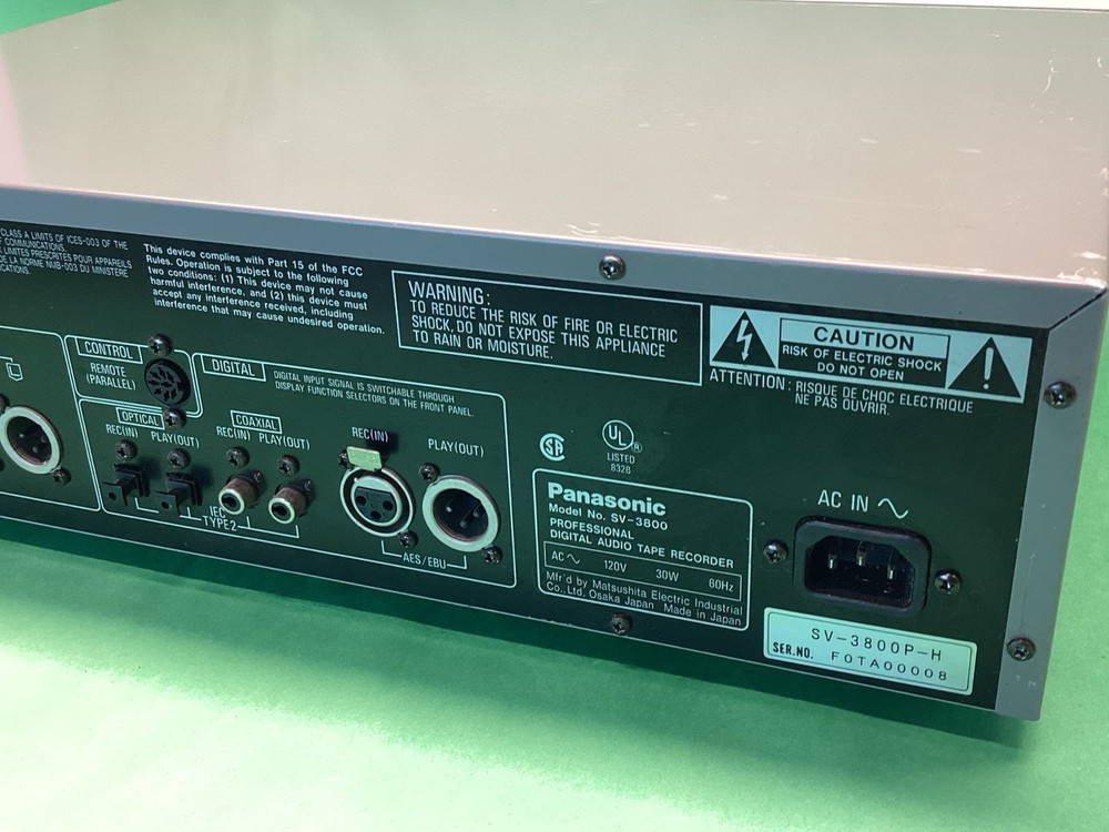 Panasonic SV-3800 Pro Digital Audio Tape DAT Recorder Deck POWERS ON - UNTESTED