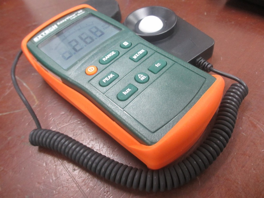 Extech EA30 Calibrated Easy View Wide Range Light Meter