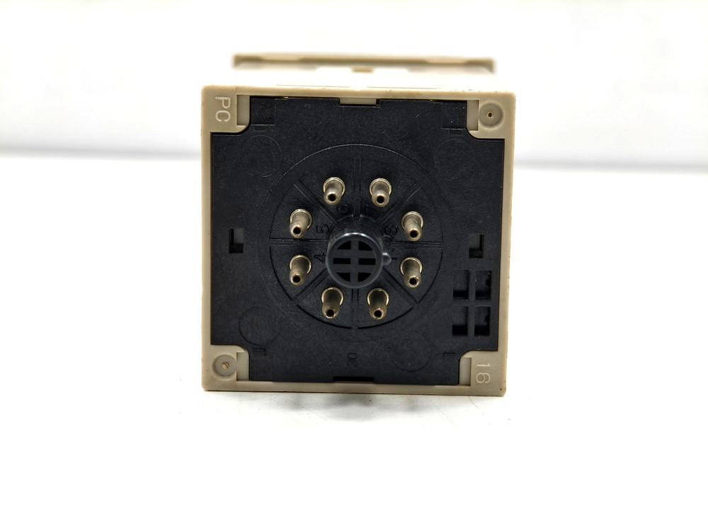 OmROn H3CR-A8EL-600 Timer Relay