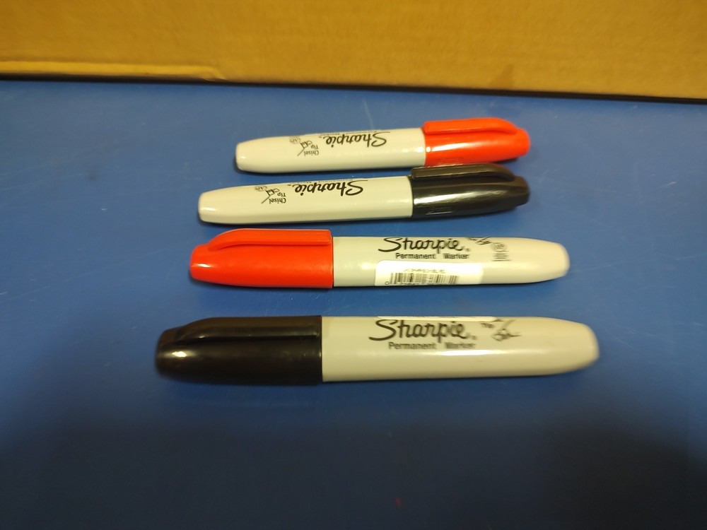 Sharpie Chisel Marker 2 Ea Red And 2 Ea Black ( 4 Pens )