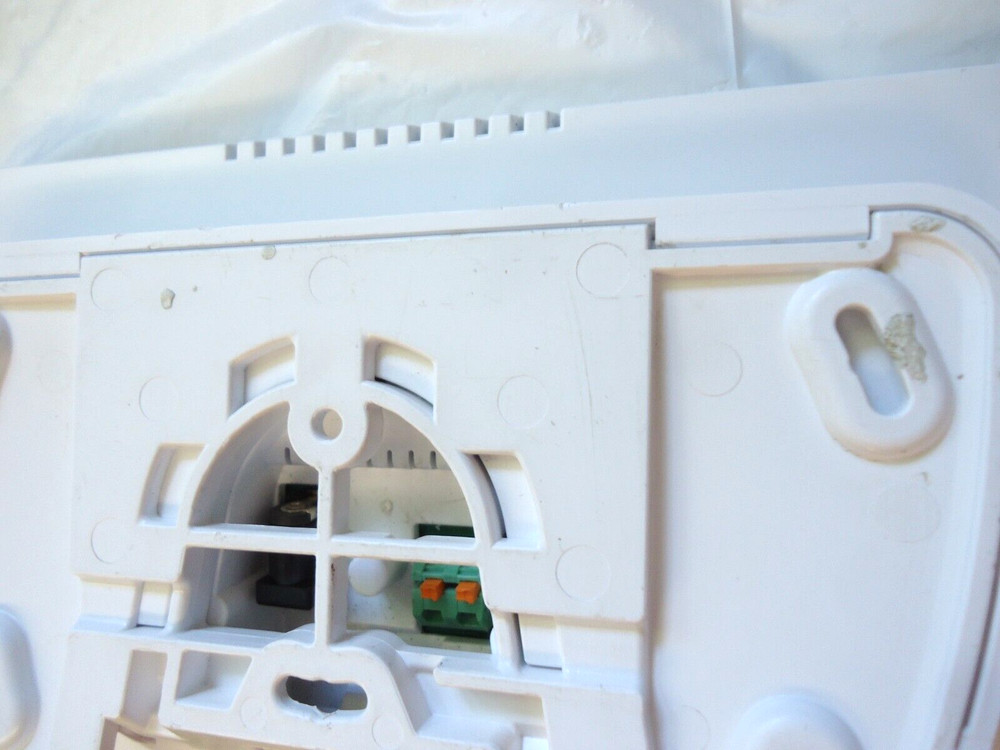 RE667W TOUCHPAD SLIMLINE