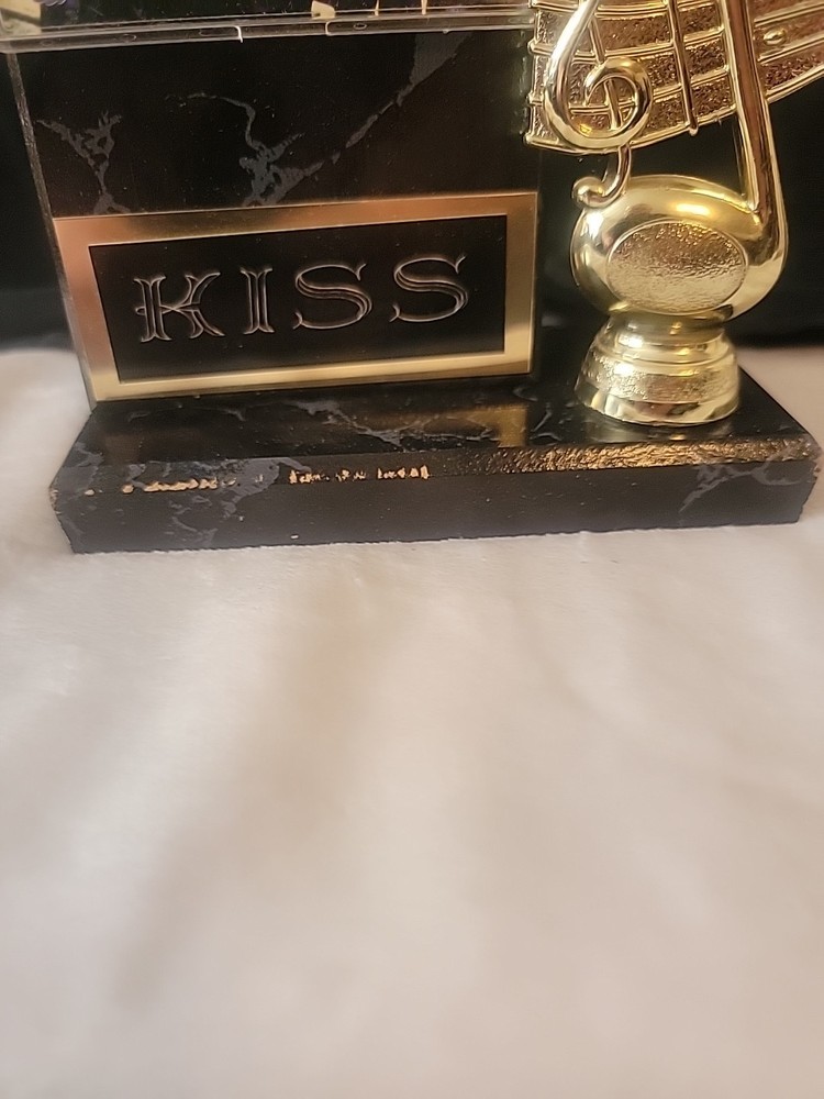 COOL KISS PLAQUE