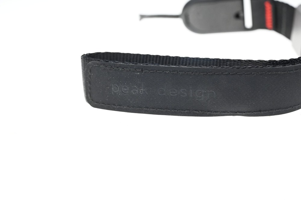 Peak Design Wrist Cuff Strap Black Red #G317