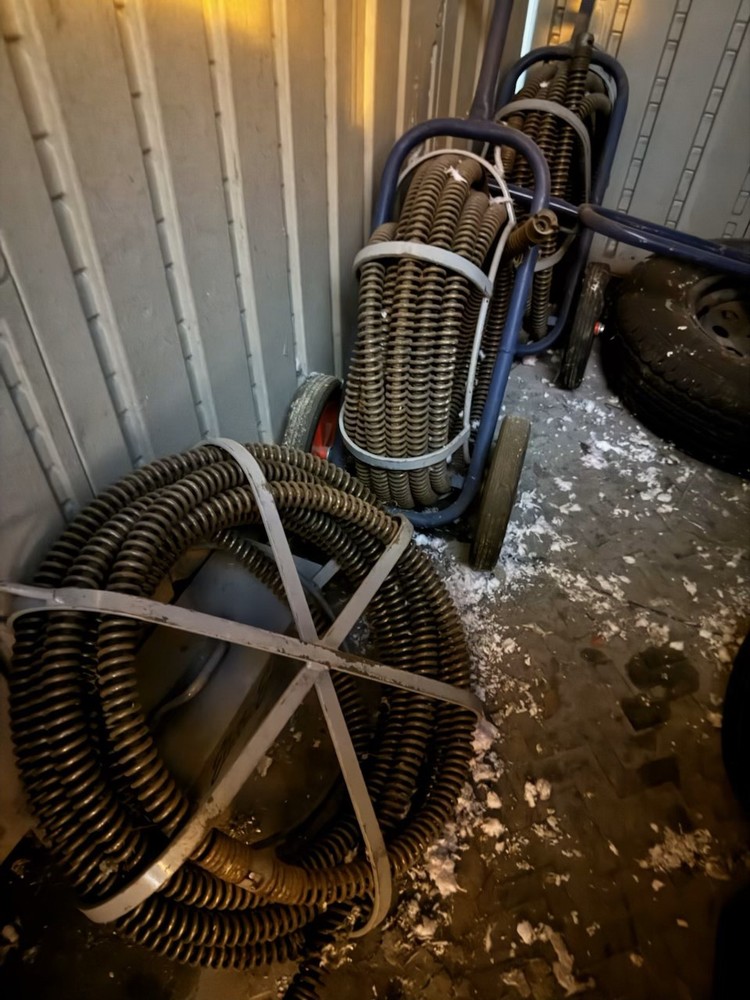 ELECTRIC EEL SECTIONAL DRAIN CLEANER C + 3 25 ft cable sections + attachments