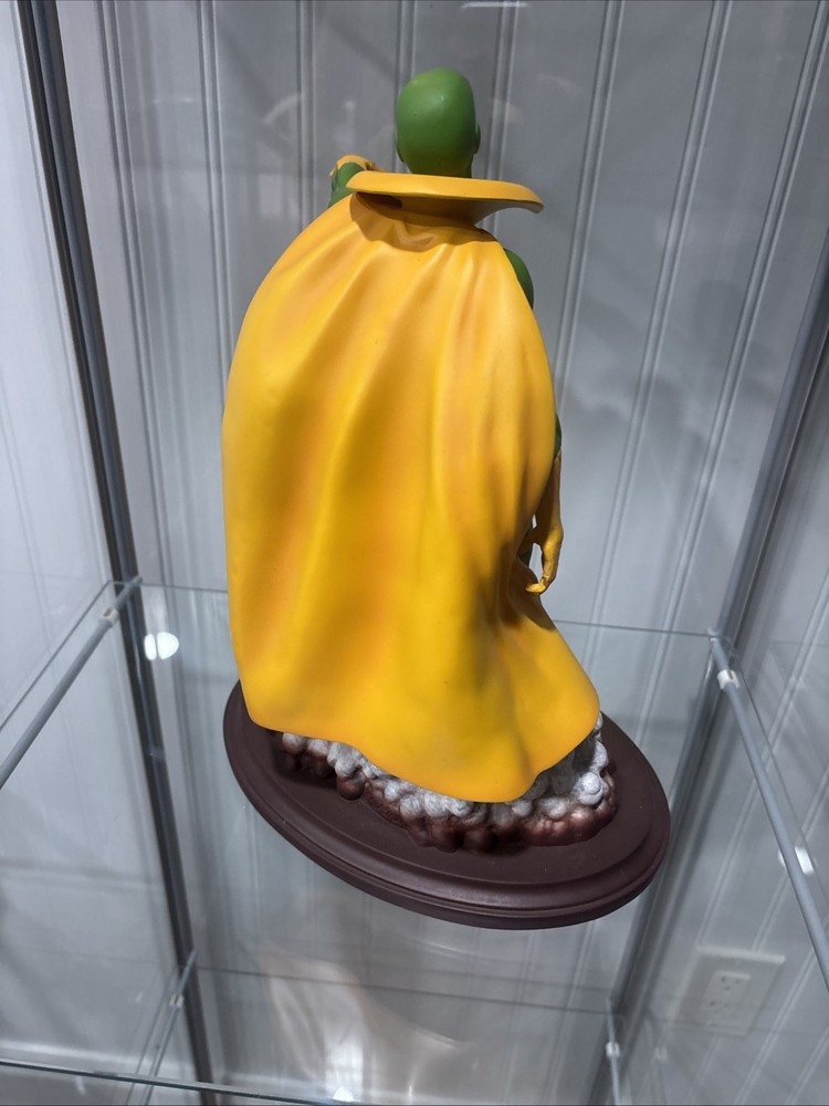 DIAMOND MARVEL PREMIER COLLECTION COMIC THE VISION STATUE - Read Description
