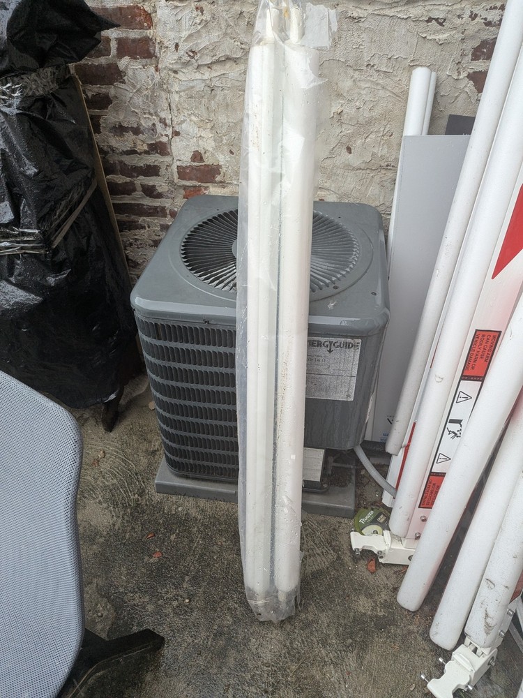 Magnetic parking barrier gate