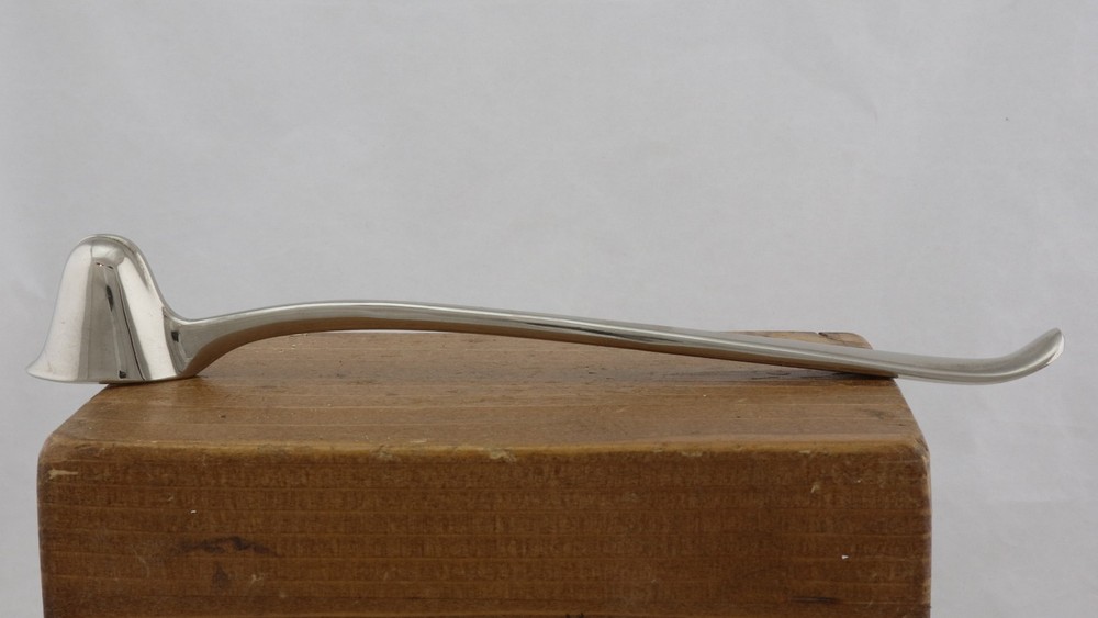 VINTAGE MCM HELMUT SHAPE SILVER CANDLE SNUFFER