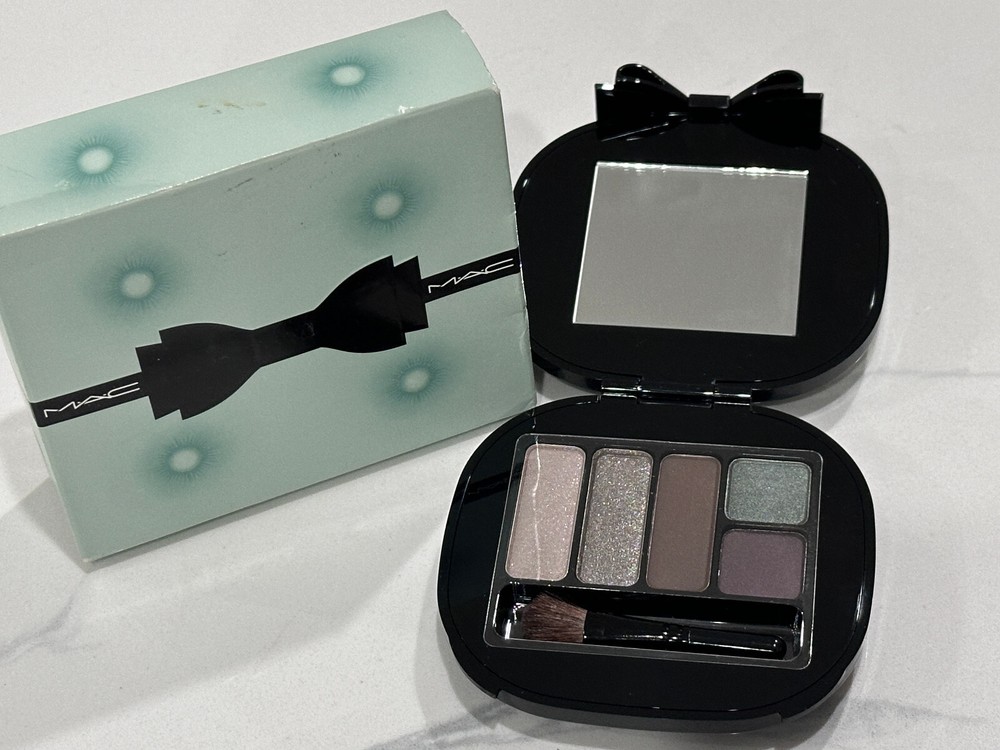 MAC Fabulousness/ 5 Neutral Eyes Palette