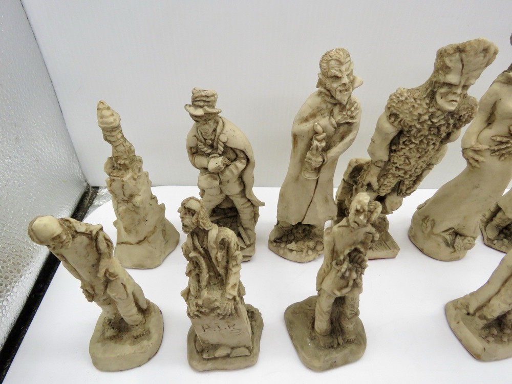 Horror Monster Chess Set - Resin Unmarked - Read