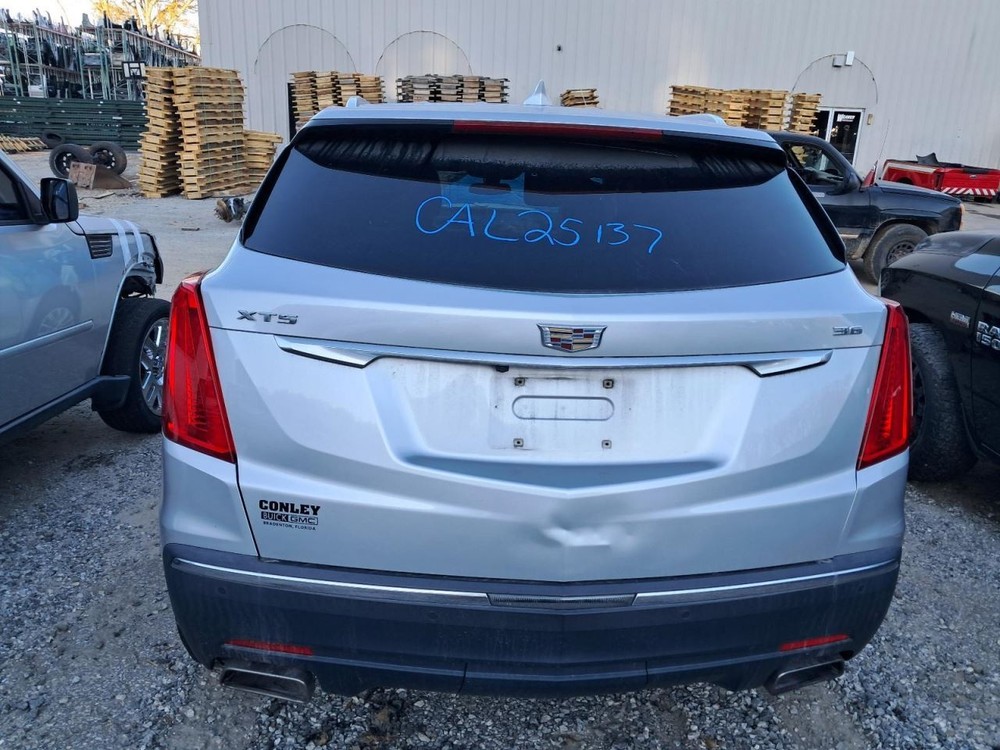 XT5 2019 Glove Box 4901593