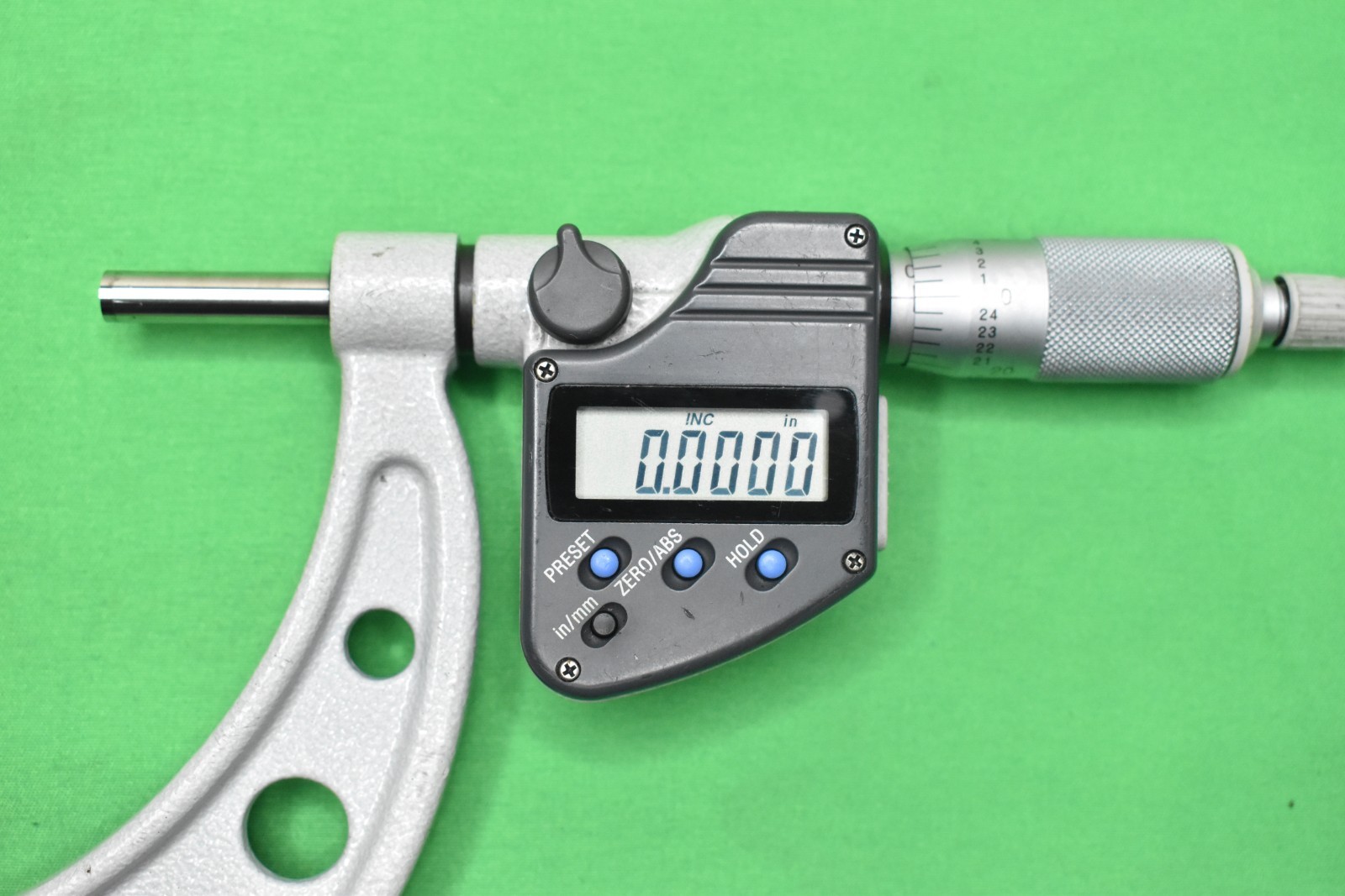 Mitutoyo 293-350-30 Digimatic IP65 4-5" Outside Micrometer w/Case