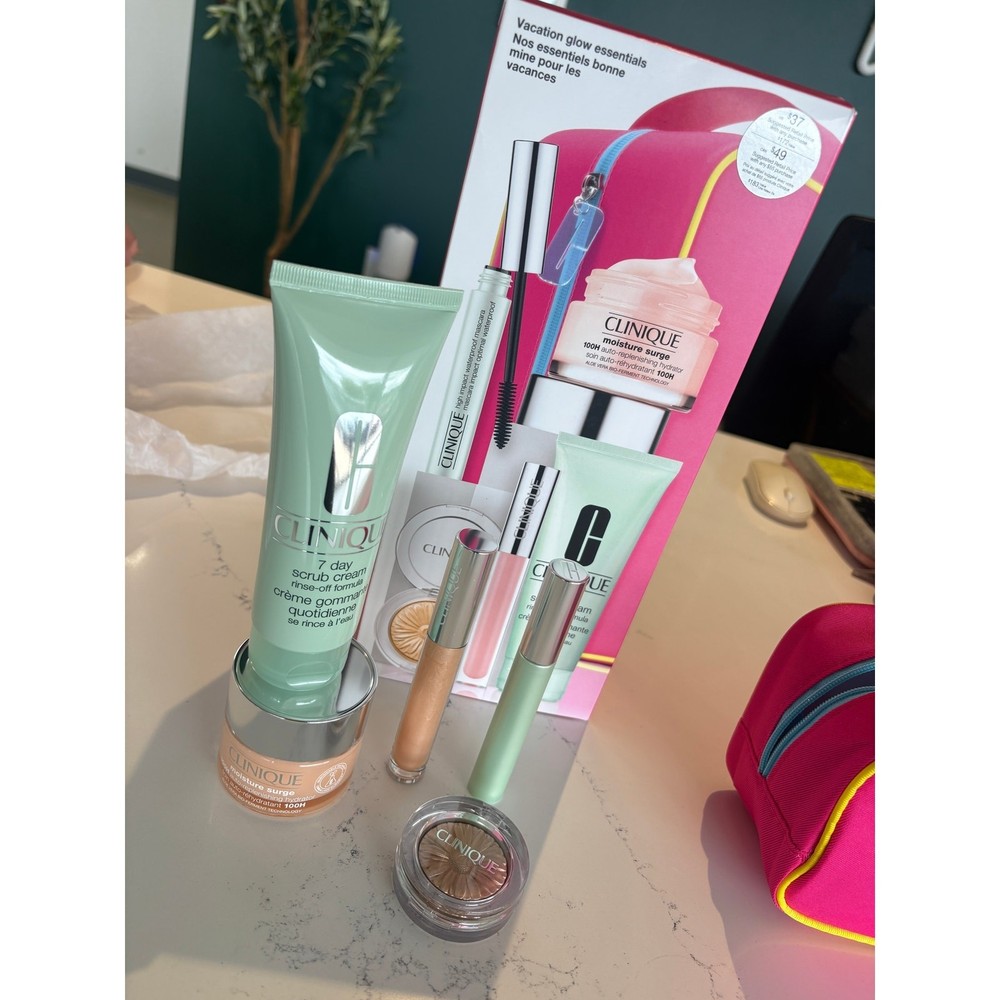 Clinique Vacation Glow Gift Set