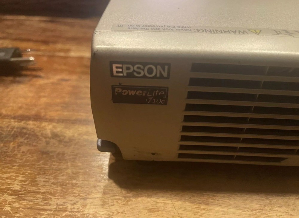 Epson LCD Projector Model EMP-710 PowerLite 710c 100-240v USED With Case