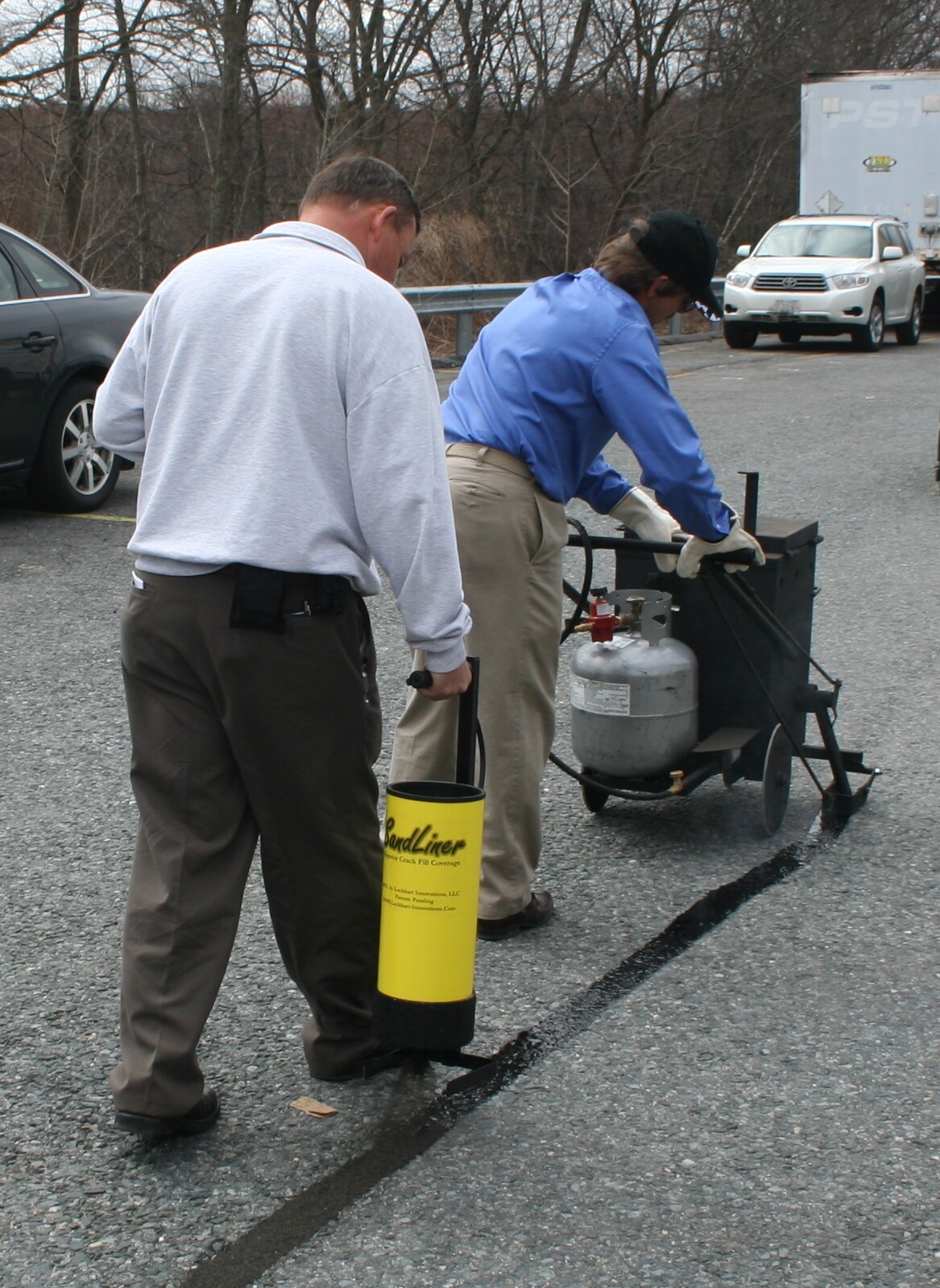 SandLiner Basic - sealcoating and crack filling, hot pour crack sealant