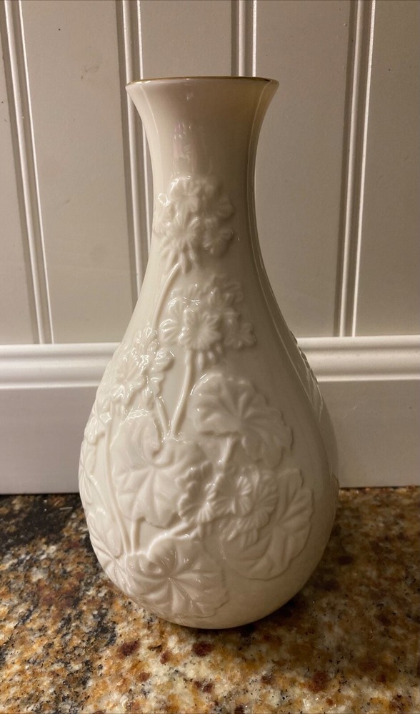 Lenox Countess Geranium China Vase. 7.5”