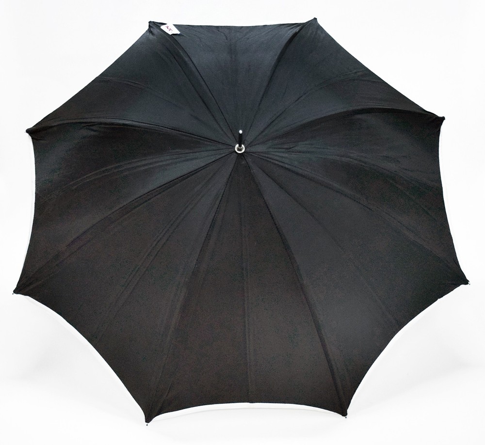 CALUMET 42" LARGE WHITE PRO STUDIO UMBRELLA. NICE "B"