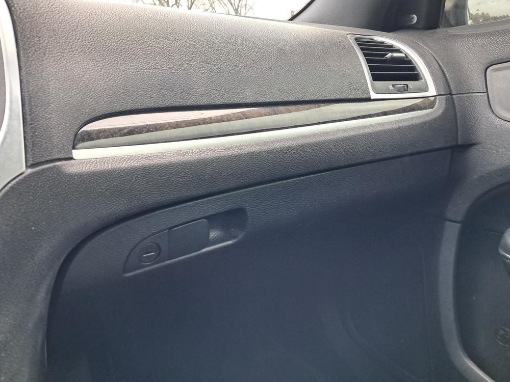 300       2014 Glove Box 4845961