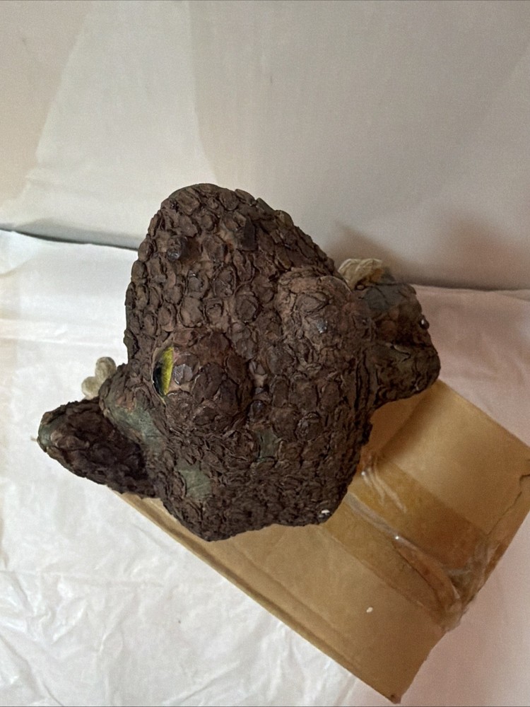 Frog Statue 7” x 6.5”