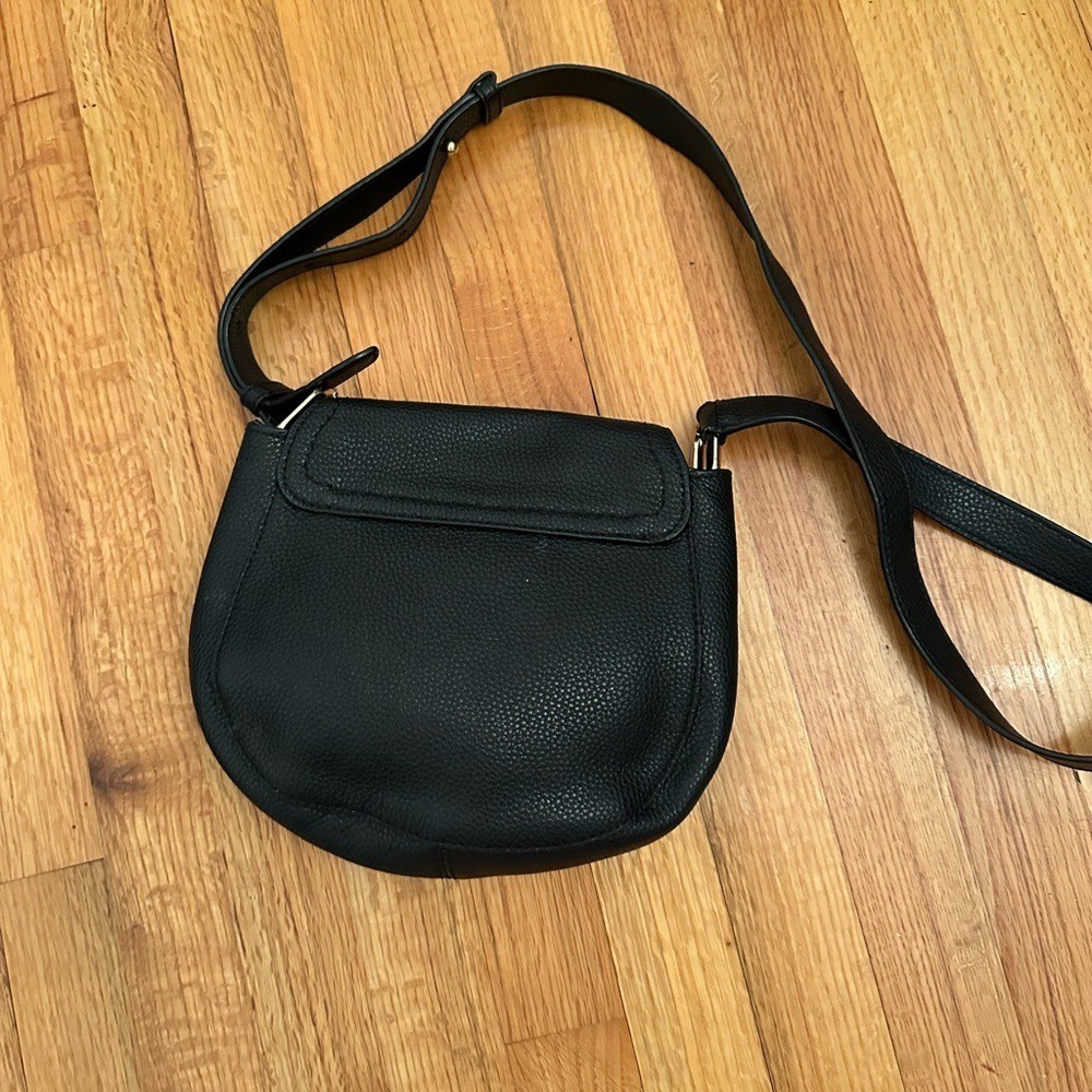 MARC JACOBSTextured Leather Crossbody Saddle Bag