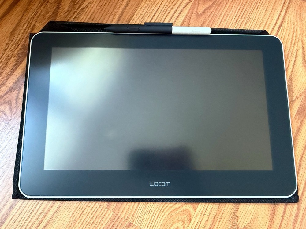 Wacom One Creative Pen Display Graphics Tablet USB Connectivity