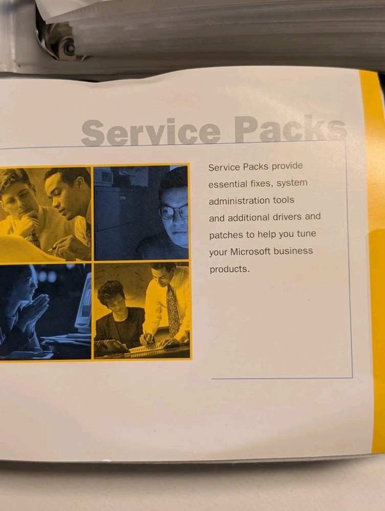 TWO (2) Microsoft TechNet Subscription Binders 64 discs 12/97 - 4/2000 PRISTINE