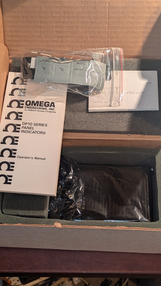 Omega Engineering DP-11 Panel Meter NIB