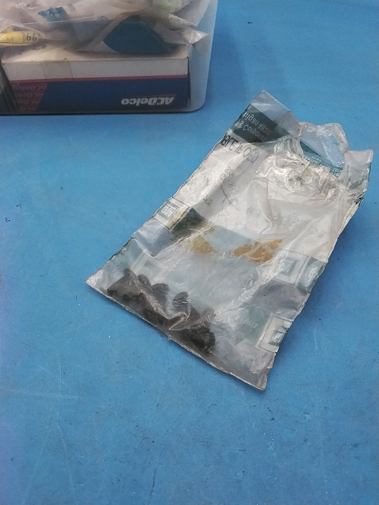 8 Genuine GM Multi-Purpose Bolt 11508351