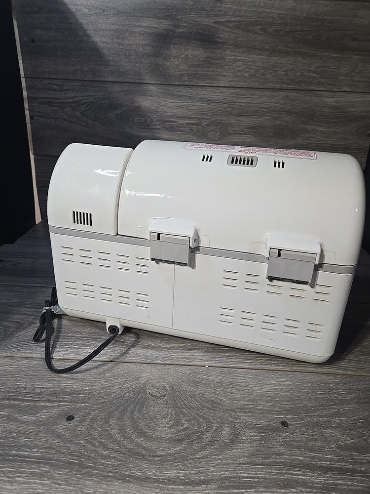 Zojirushi BBCC-V20 Bread Maker Machine 2lb Double Paddle Nice / Yellowed/ Tested