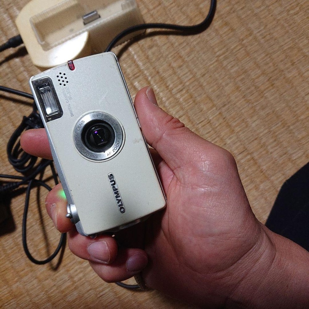 OLYMPUS Silver Compact Digital Camera Tested Working Seller Japan