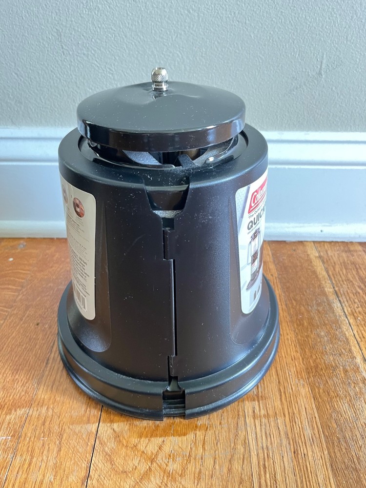 New Coleman QuickPack Deluxe 1000 Lumens Propane Lantern *Missing Handle