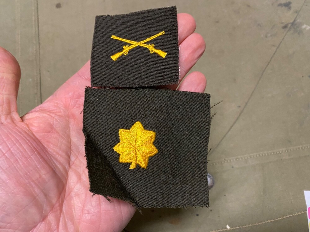 ORIGINAL WWII US ARMY CLASS A  SHIRT SEW ON INFANTRY MAJOR OFFICER INSIGNIA