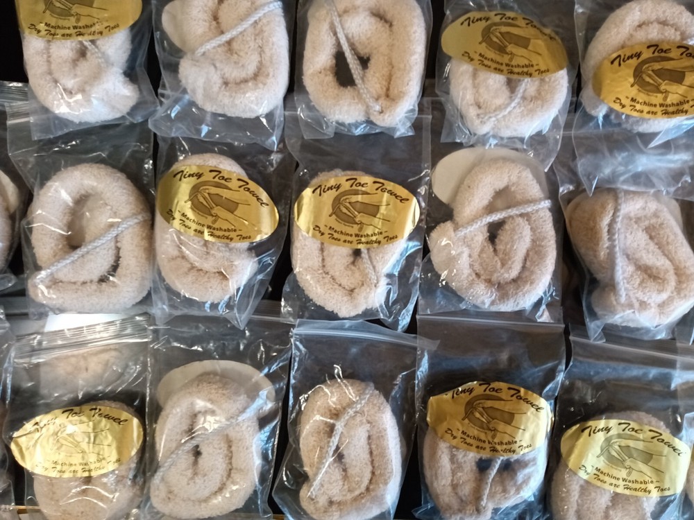 (Bundle!) 20 Tiny Toe Towels (Machine Washable)