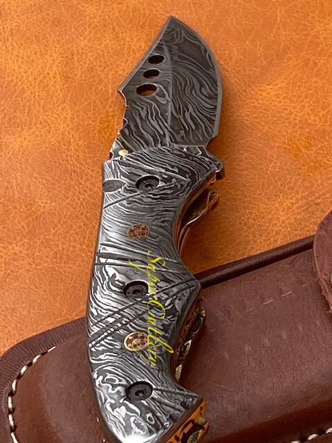 STUNNING SOLID FULL DAMASCUS STEEL ENGRAVED FOLDING KNIFE WITH BRASS FILE WORK