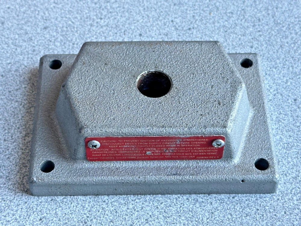 Crouse-Hinds DS441 Explosion Proof Iron Control Station Cover, 1 Hole