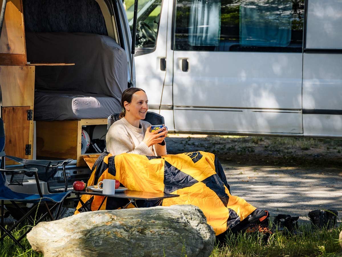 NWT The North Face Eco Wawona Camping Beach Travel Fuzzy Blanket Poncho $120