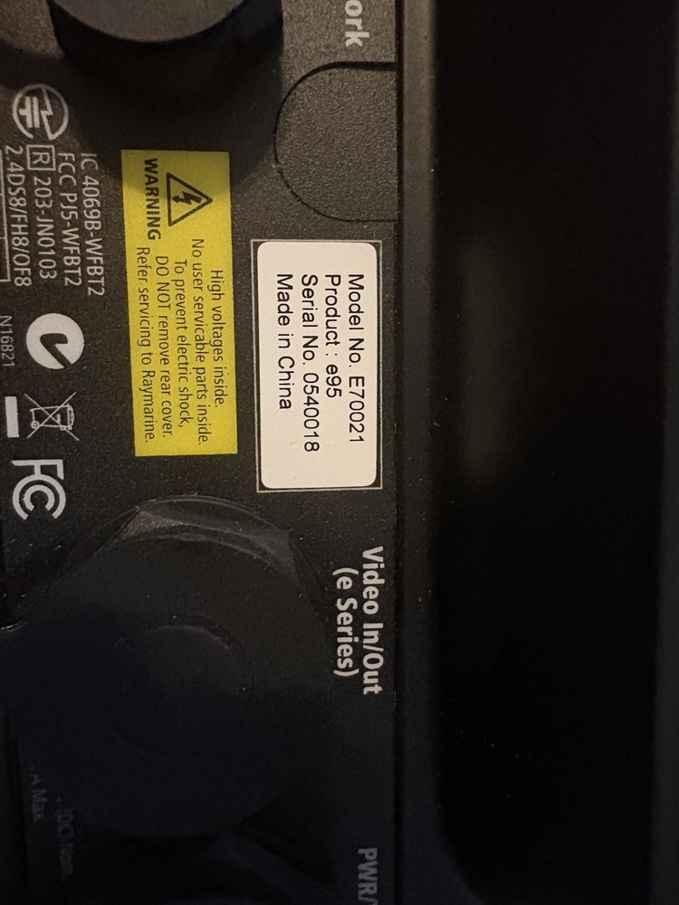 Raymarine e95 Hybrid Touchscreen Multifunction Display model: E70021