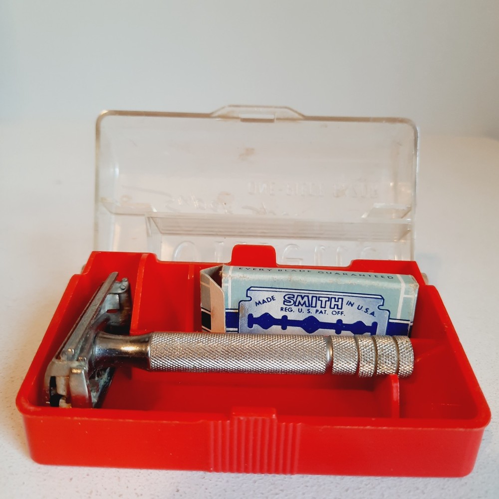 Vintage 1940s (Pre Dates Code) Gillette Super Speed Safety Razor With Case USA