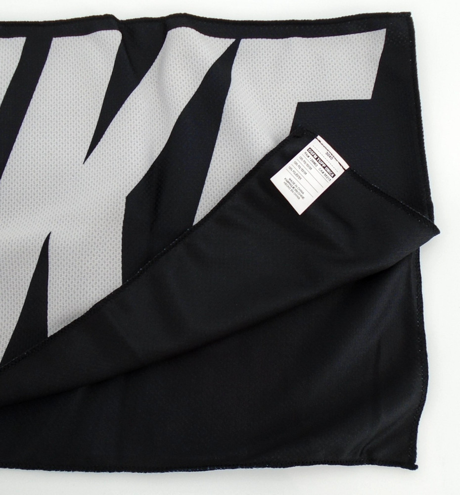 Nike Cooling Towel Muffler Medium Black/White