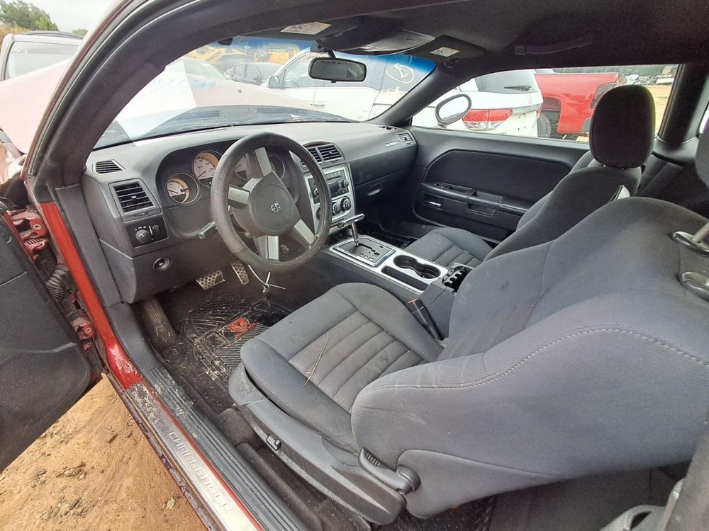 CHALLENGE 2010 Glove Box 4805321