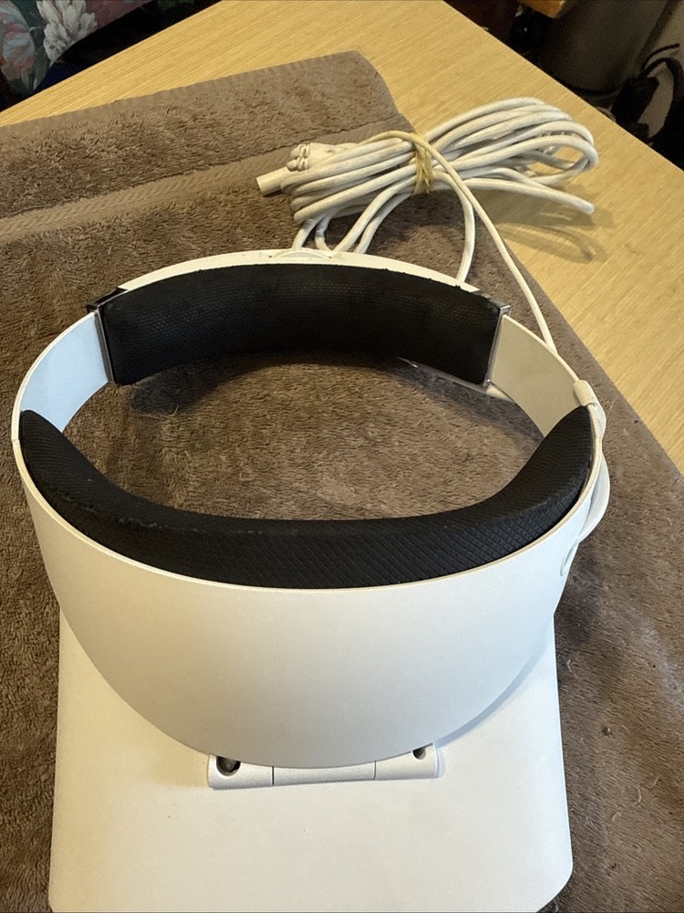 Dell VR118 Windows Mixed Reality Headset and controllers - White