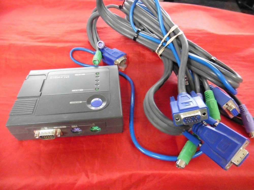 Linksys KVM100SK ProConnect KVM Switch w Cables Bundle