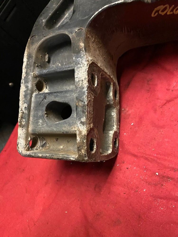 B11-1025R PETERBILT Kenworth SPRING HANGER Frame Horn