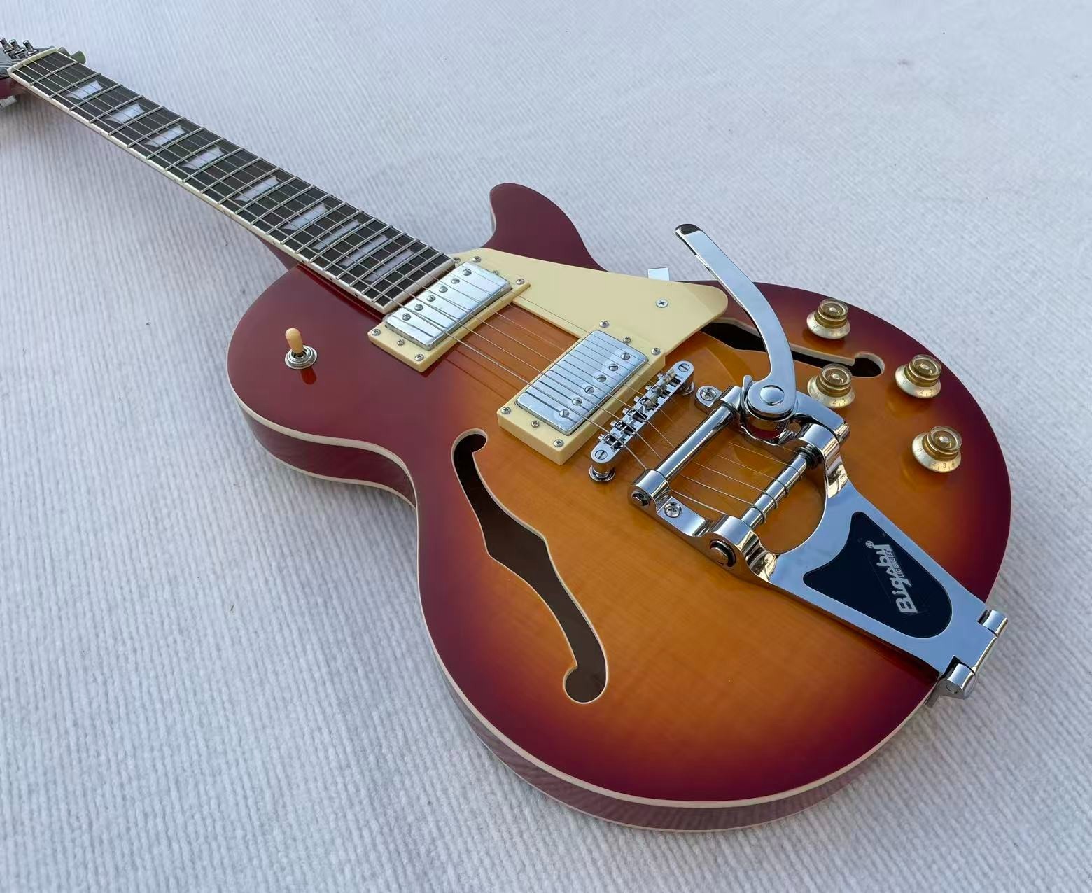 Electric Guitar Semi-Hollowbody Raised Flame Maple Back&Top Glossy Finished